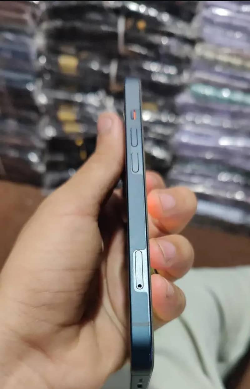 Apple iPhone 13 2