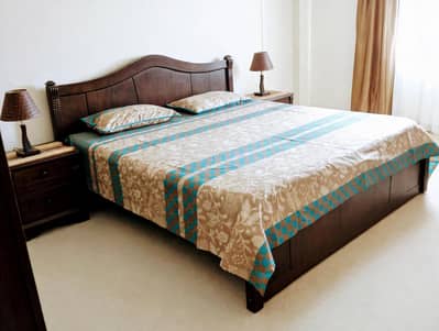 complete bedroom set  10/10 condition