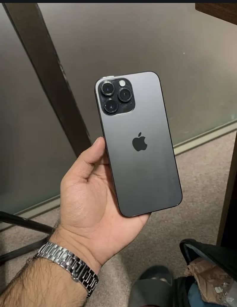 Apple iPhone 14 Pro Max 1