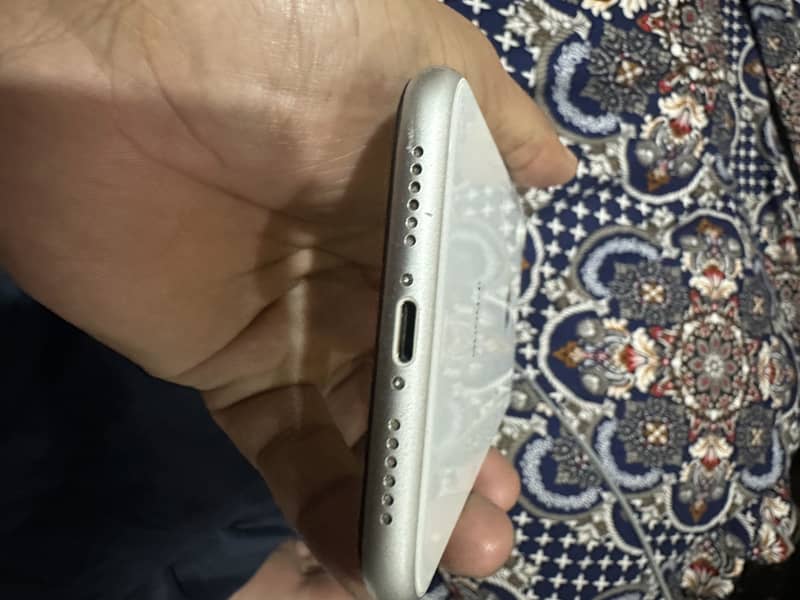 Apple iPhone XR 1
