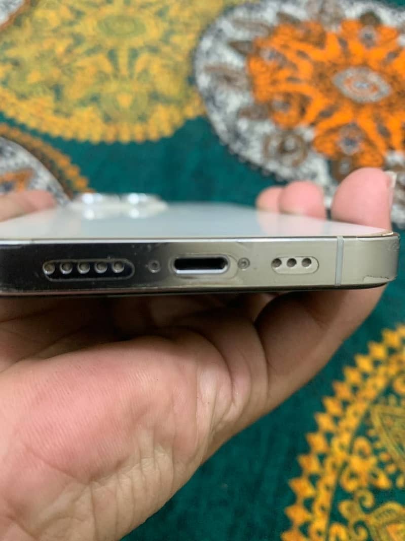 Apple iPhone 13 Pro 8