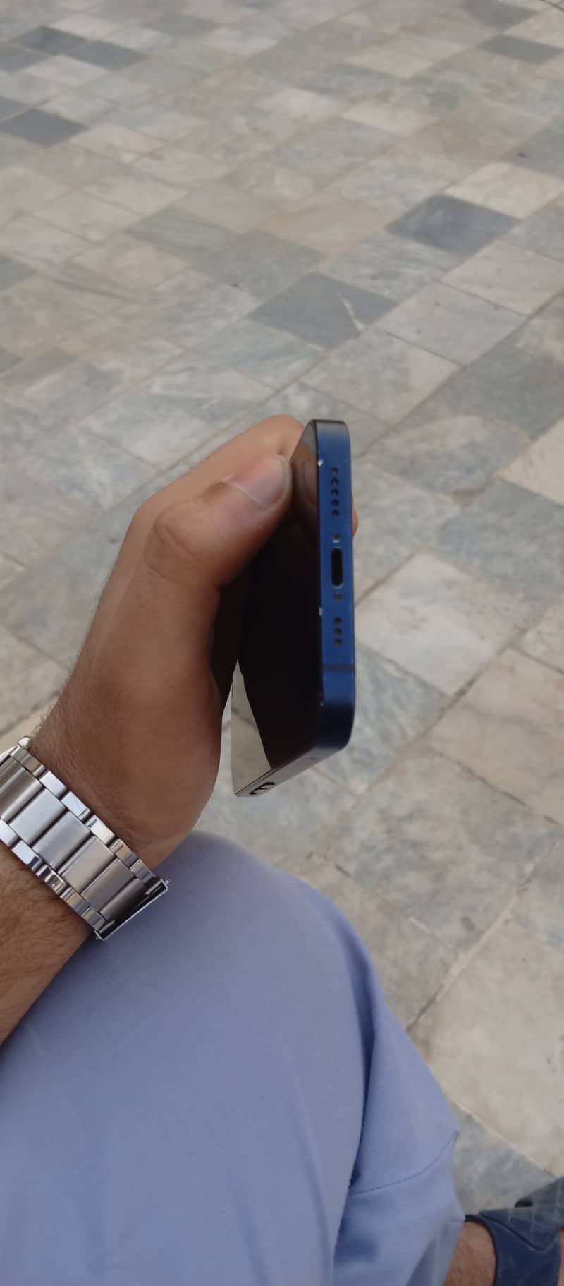 Apple iPhone 12 8