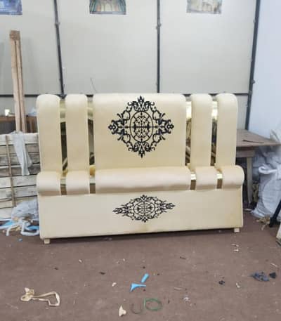 king size bed ha sirf bed no side table no matres