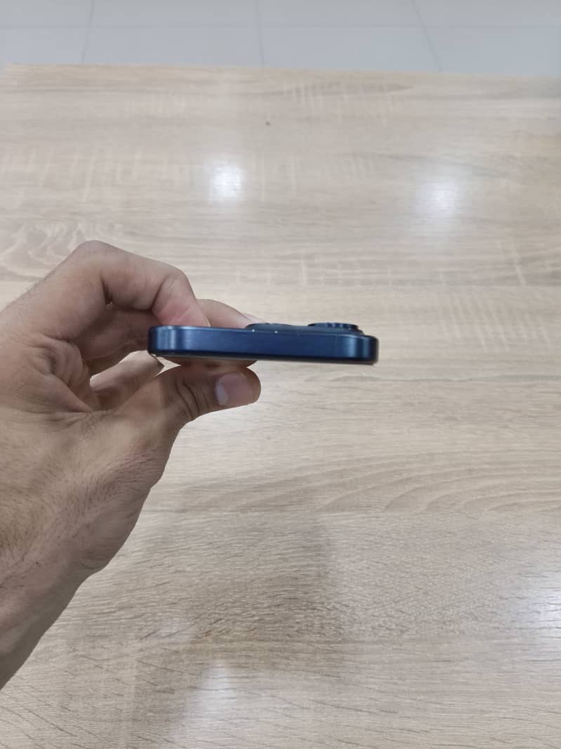 Apple iPhone 15 Pro 2