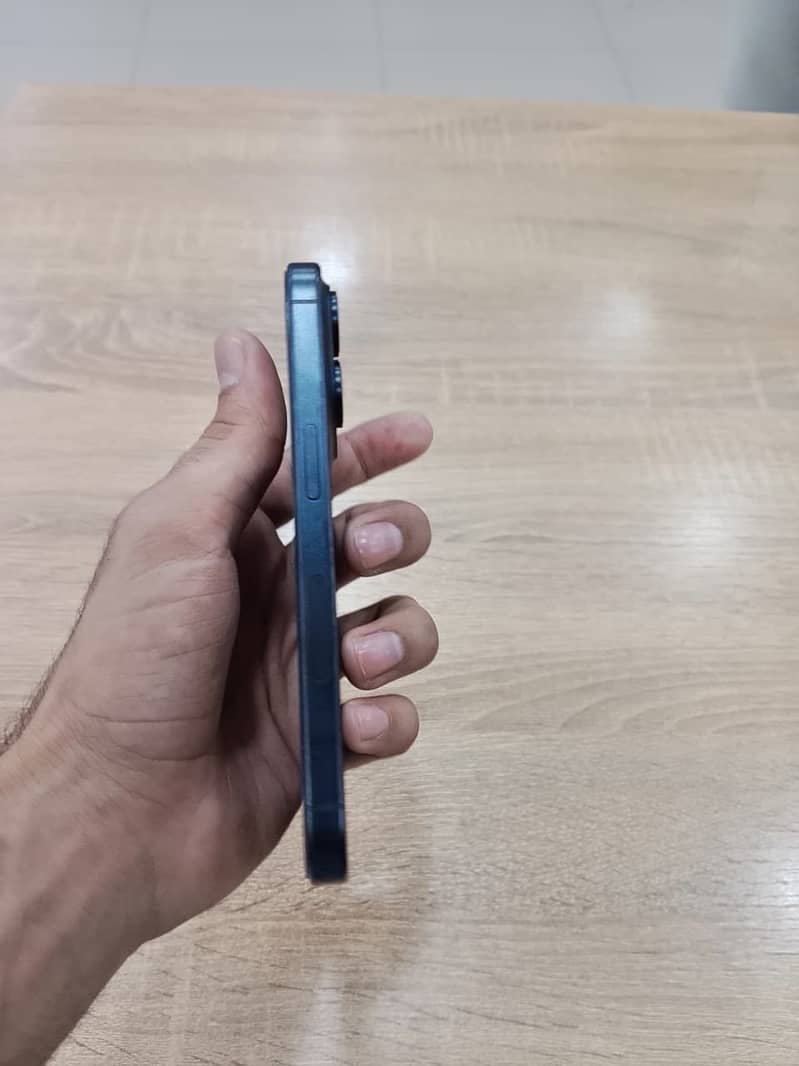 Apple iPhone 15 Pro 4