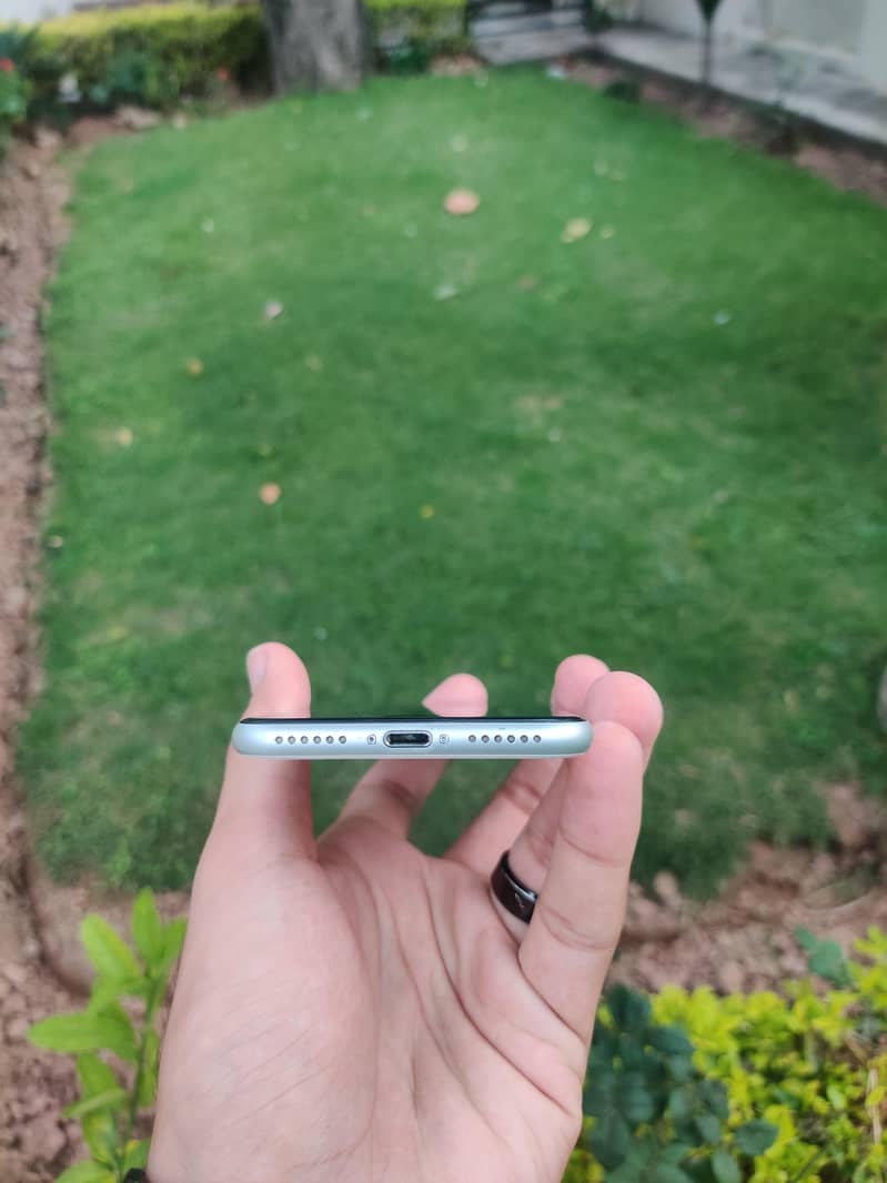 Apple iPhone SE 3