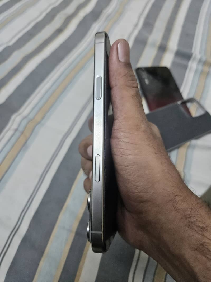 Apple iPhone 16 Pro Max 3