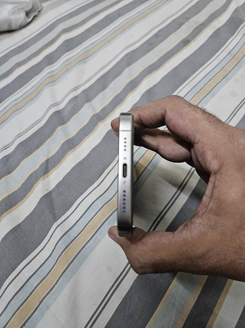Apple iPhone 16 Pro Max 5