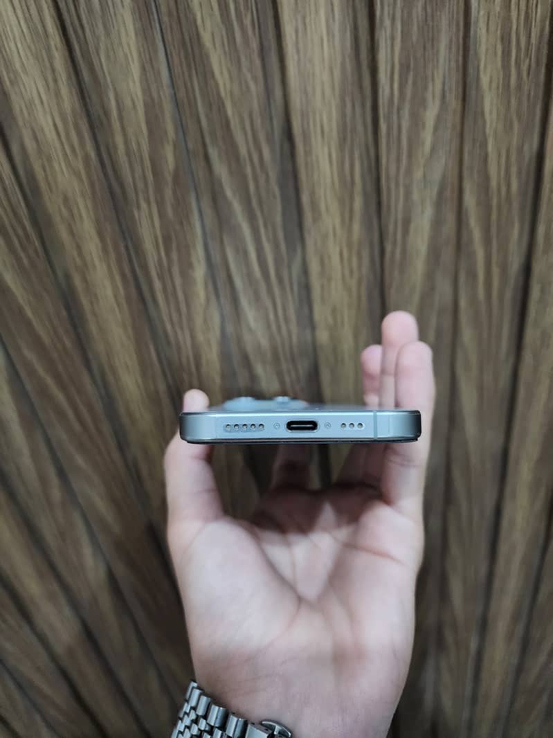 iPhone 15 Pro 6