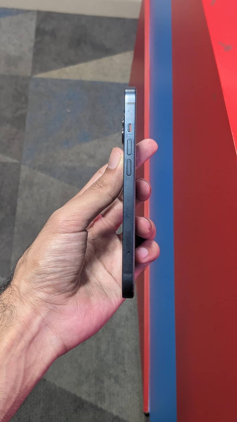 Apple iPhone 13 3