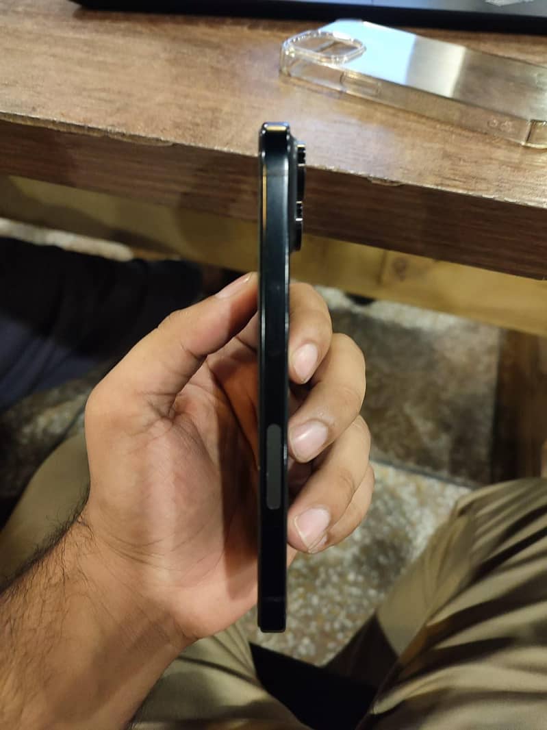 Apple iPhone 15 4