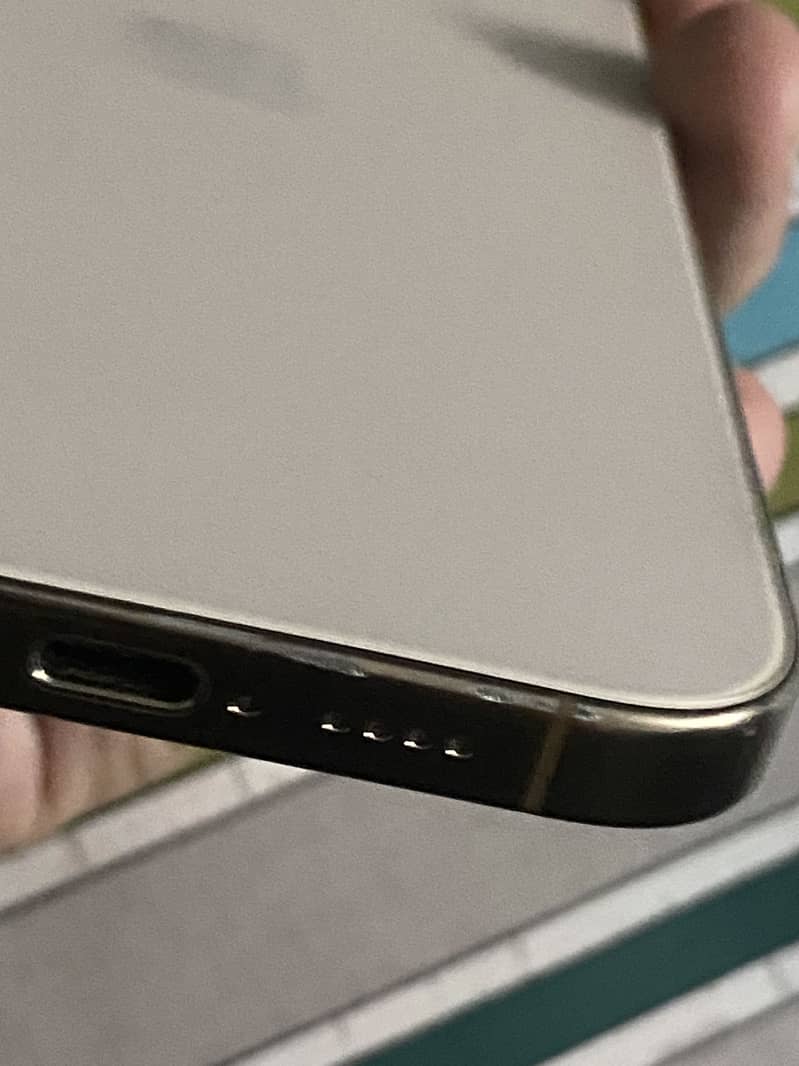 Apple iPhone 16 Pro Max 1