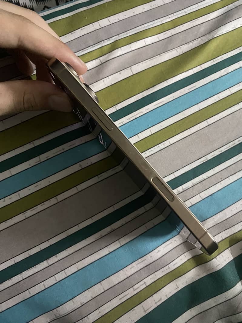 Apple iPhone 16 Pro Max 3