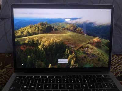 MacBook pro 2019 touchbar 8gb 256gb retina for sale