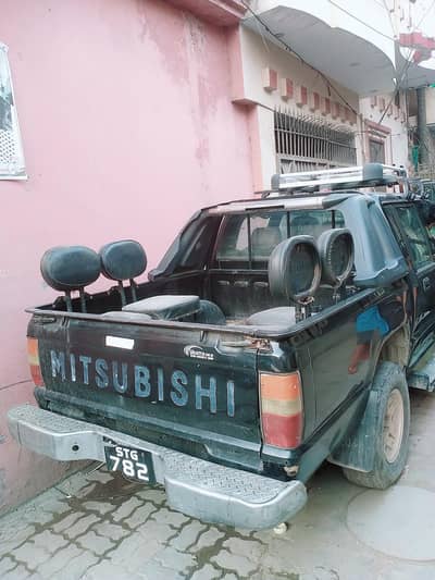 mistubushi Dala double cabin 1994 model black colour