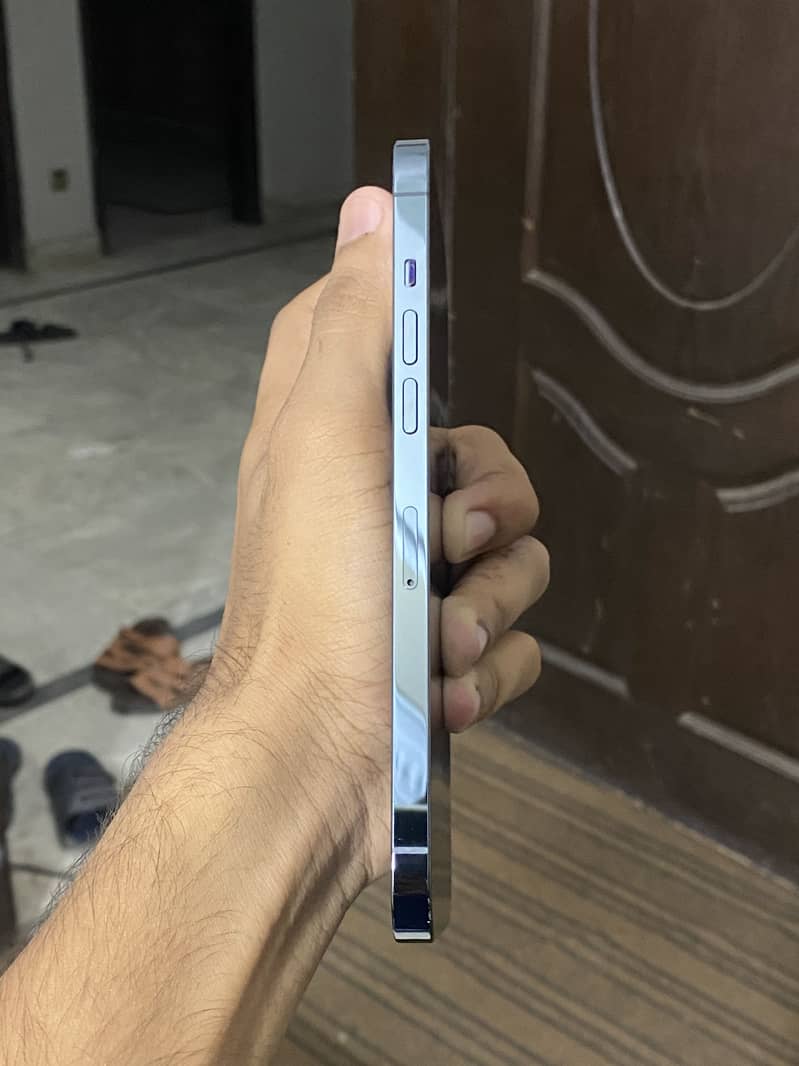 Apple iPhone 12 Pro Max 4