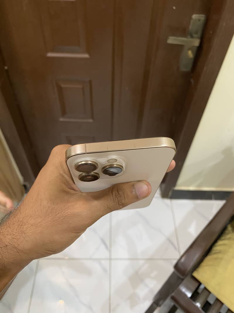Apple iPhone 16 Pro Max 0