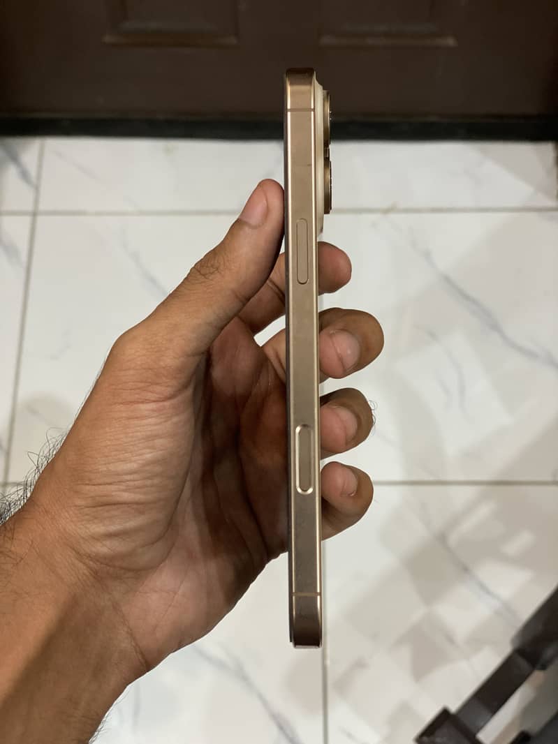 Apple iPhone 16 Pro Max 3