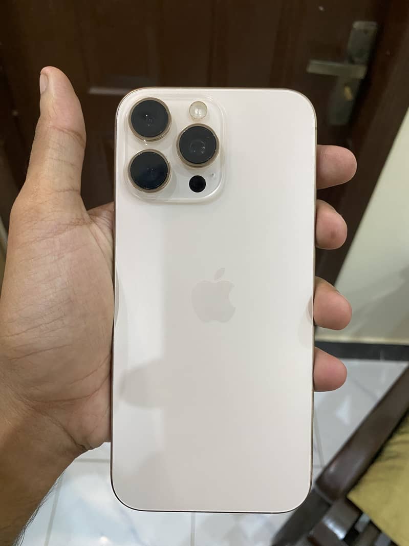Apple iPhone 16 Pro Max 4