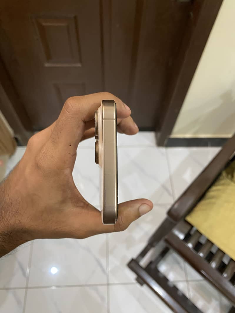 Apple iPhone 16 Pro Max 5