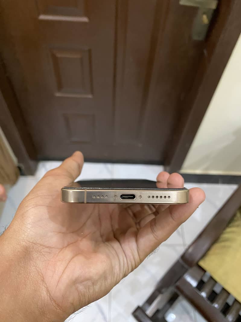 Apple iPhone 16 Pro Max 7