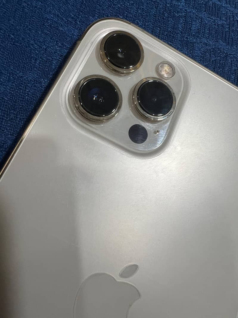 Apple iPhone 12 Pro Max 4