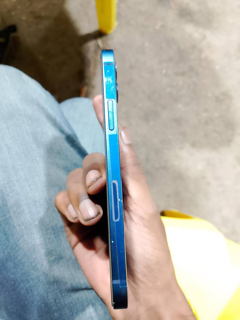 Apple iPhone 12 3