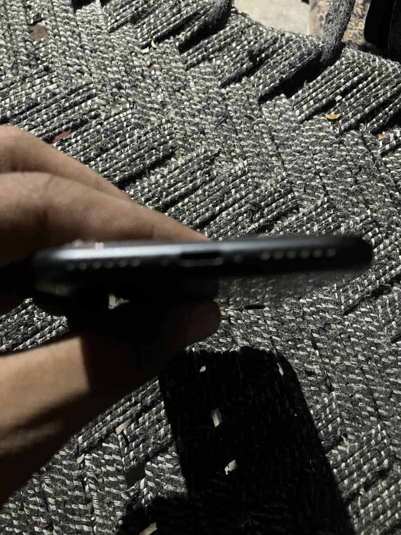 Apple iPhone 7 0