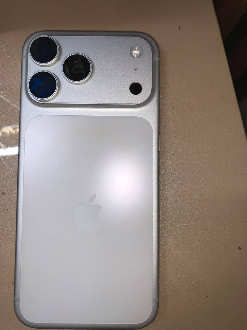 Apple iPhone 17 Pro Max 2