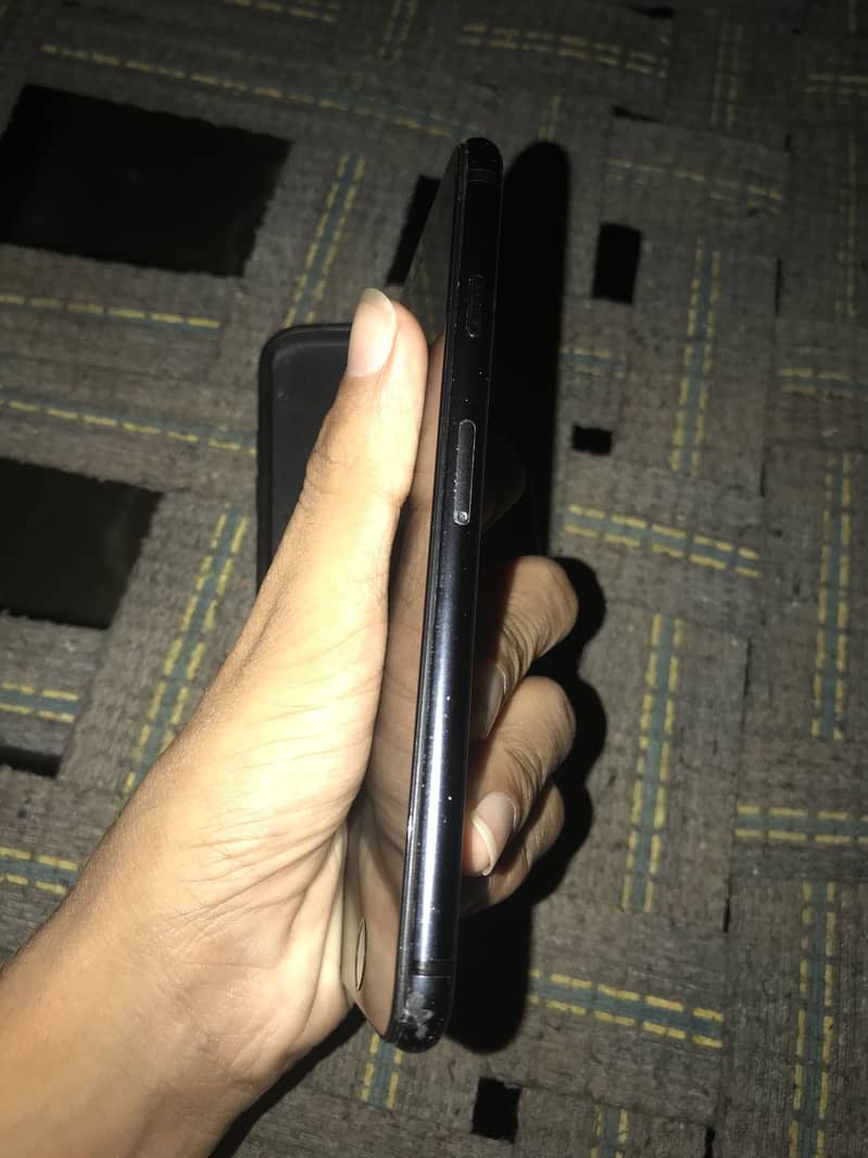 Apple iPhone 8 4
