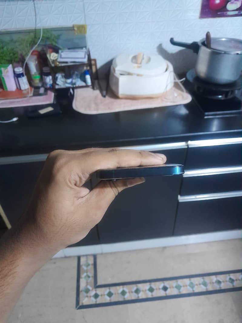 Iphone 12 pro max 4