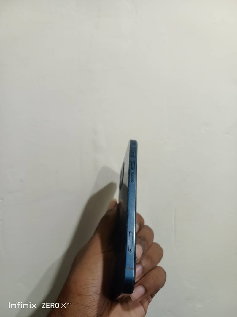 Apple iPhone 12 3