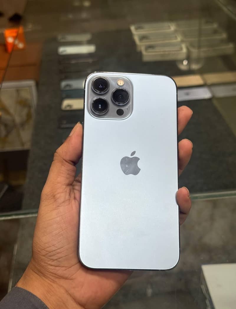 Apple iPhone 13 Pro Max 0