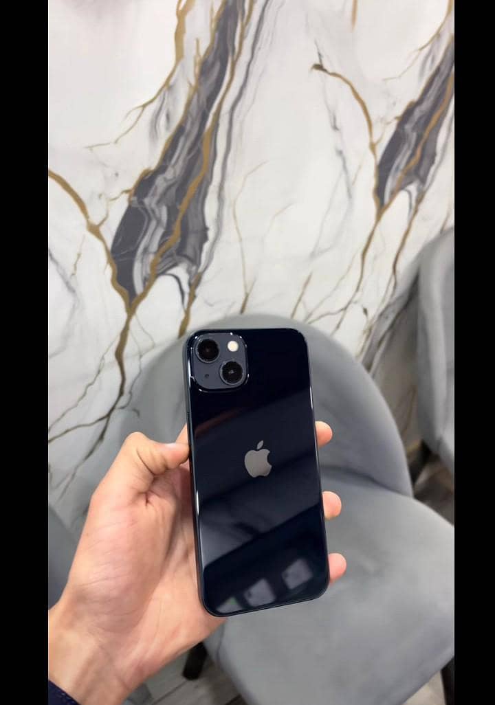 Apple iPhone 13 0