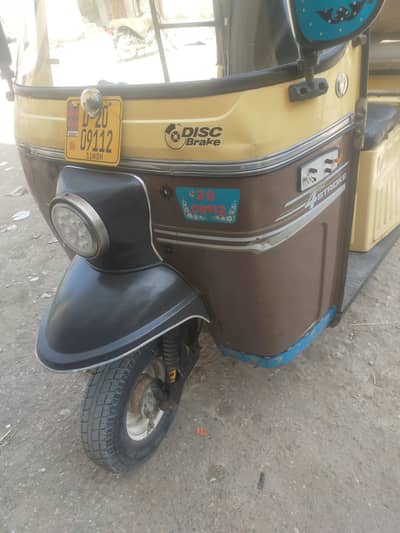 Sazar rickshaw for sale ,,,2020modle,,,gari bilkl ok hi ,,, GAari LPG