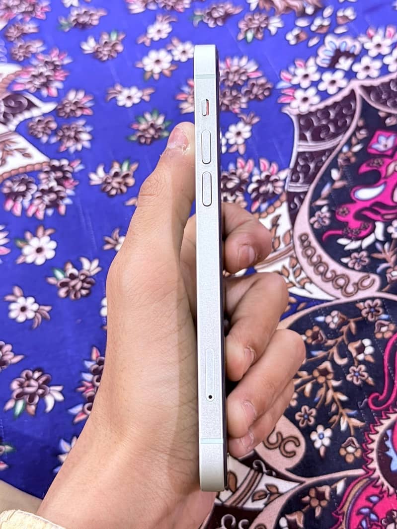 Apple iPhone 12 3