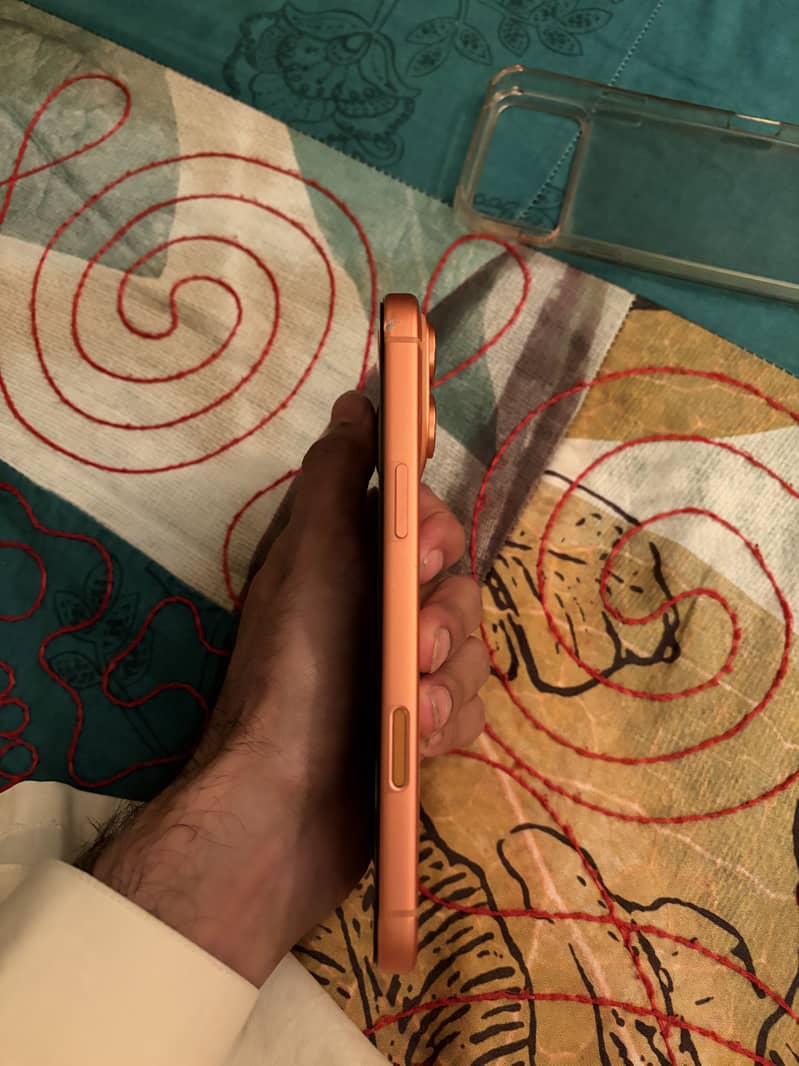Apple iPhone 17 Pro Max 4
