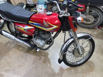 2019 model Karachi number first owner bike