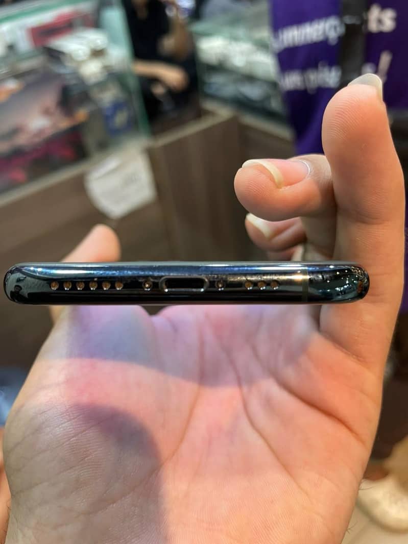 Apple iPhone 11 Pro 2
