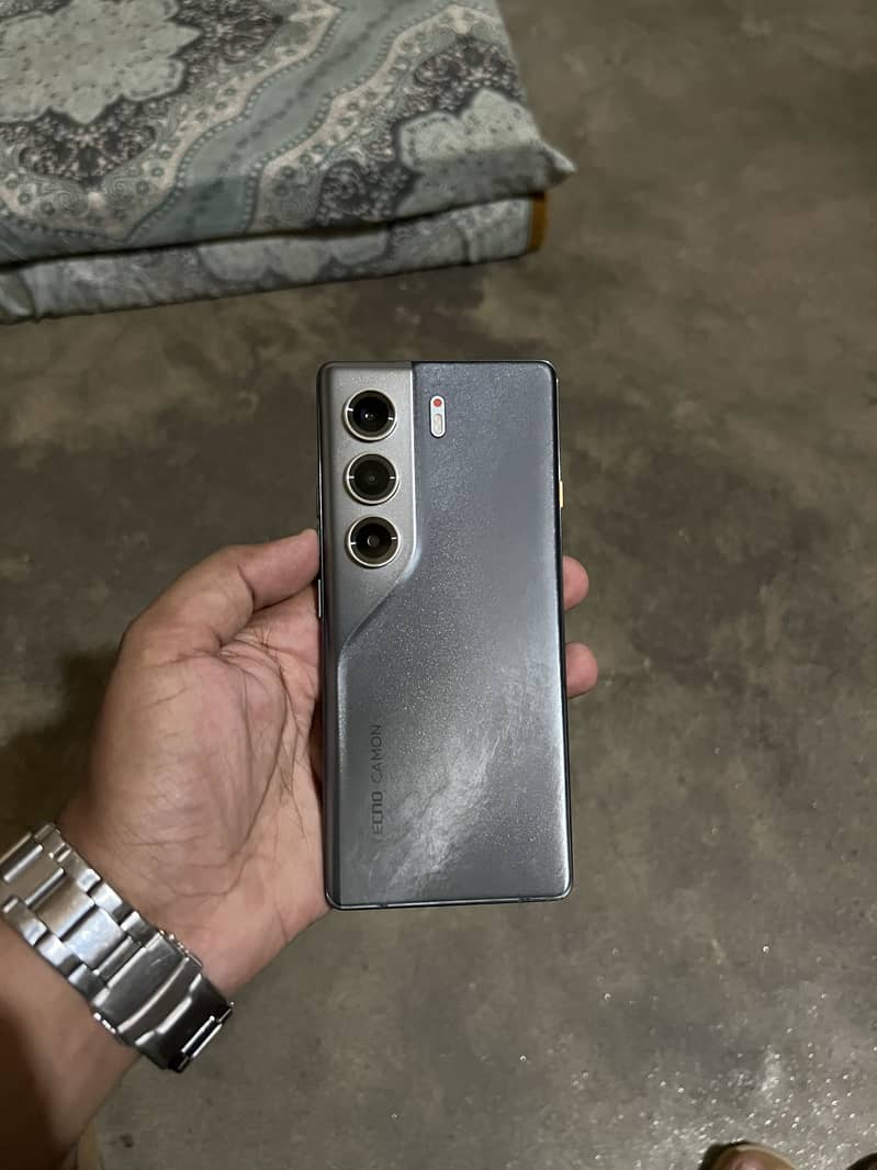 Tecno CAMON 40 Pro 0