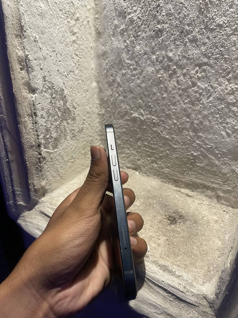 Apple iPhone 13 2