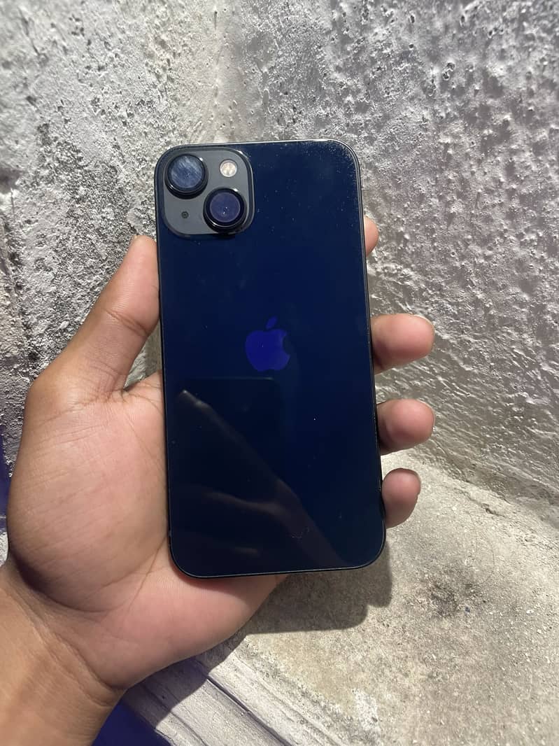 Apple iPhone 13 4