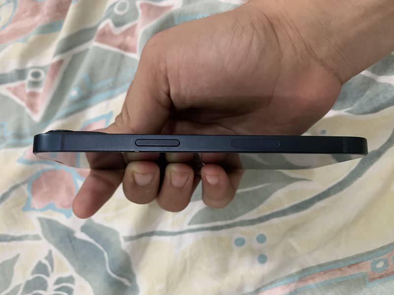 Apple iPhone 13 4