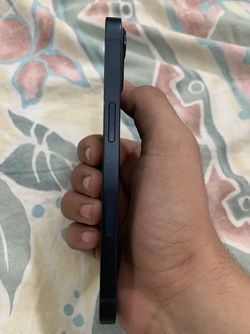 Apple iPhone 13 5