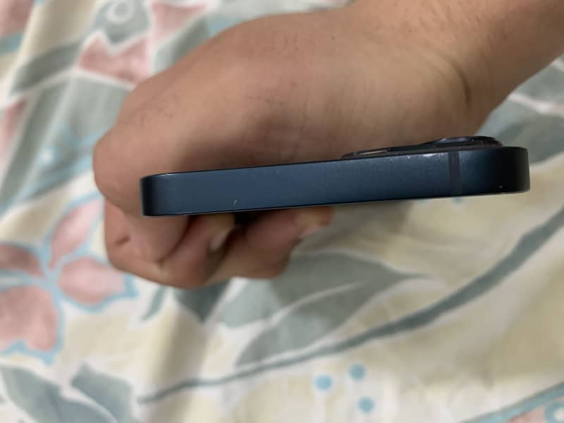 Apple iPhone 13 9