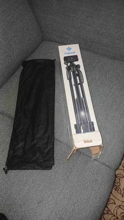 tripod brand new