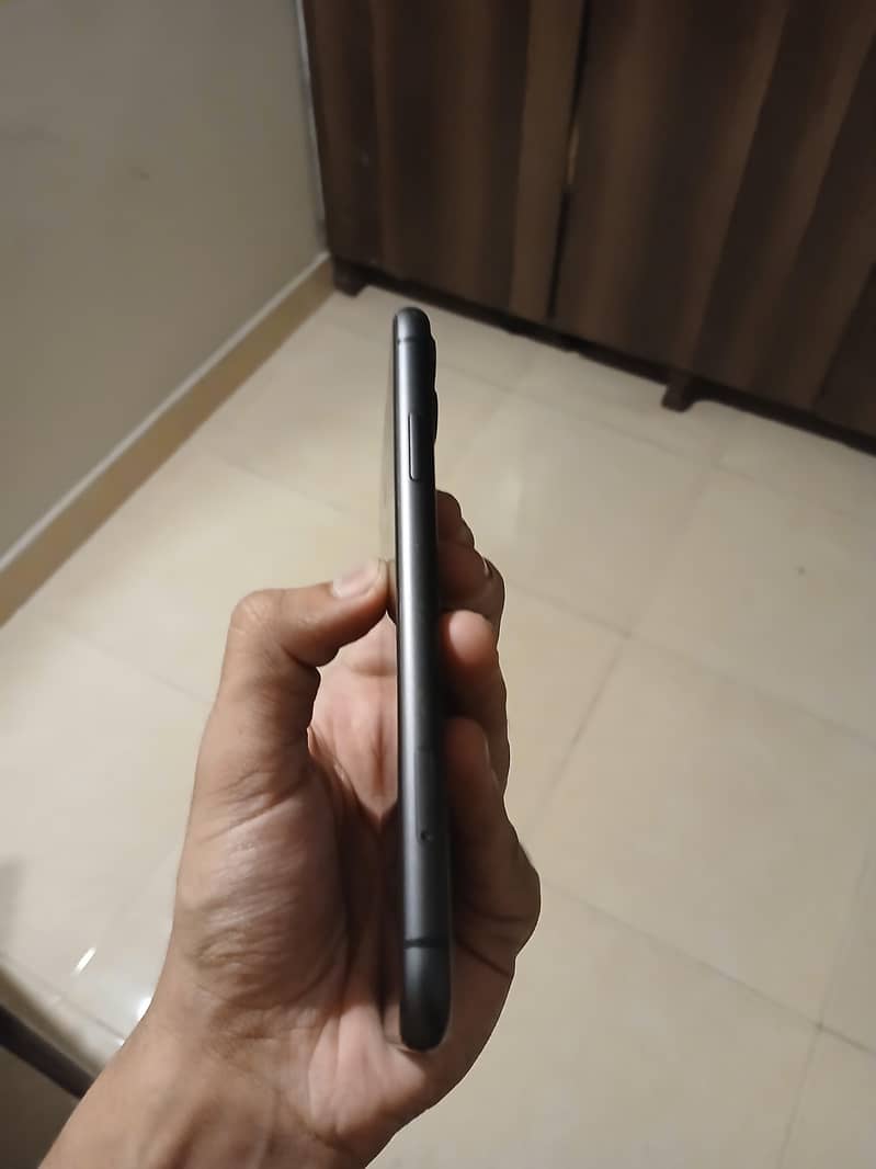 Apple iPhone 11 3