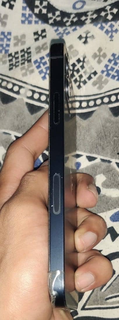 Apple iPhone 12 1