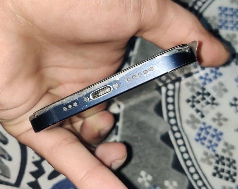 Apple iPhone 12 2