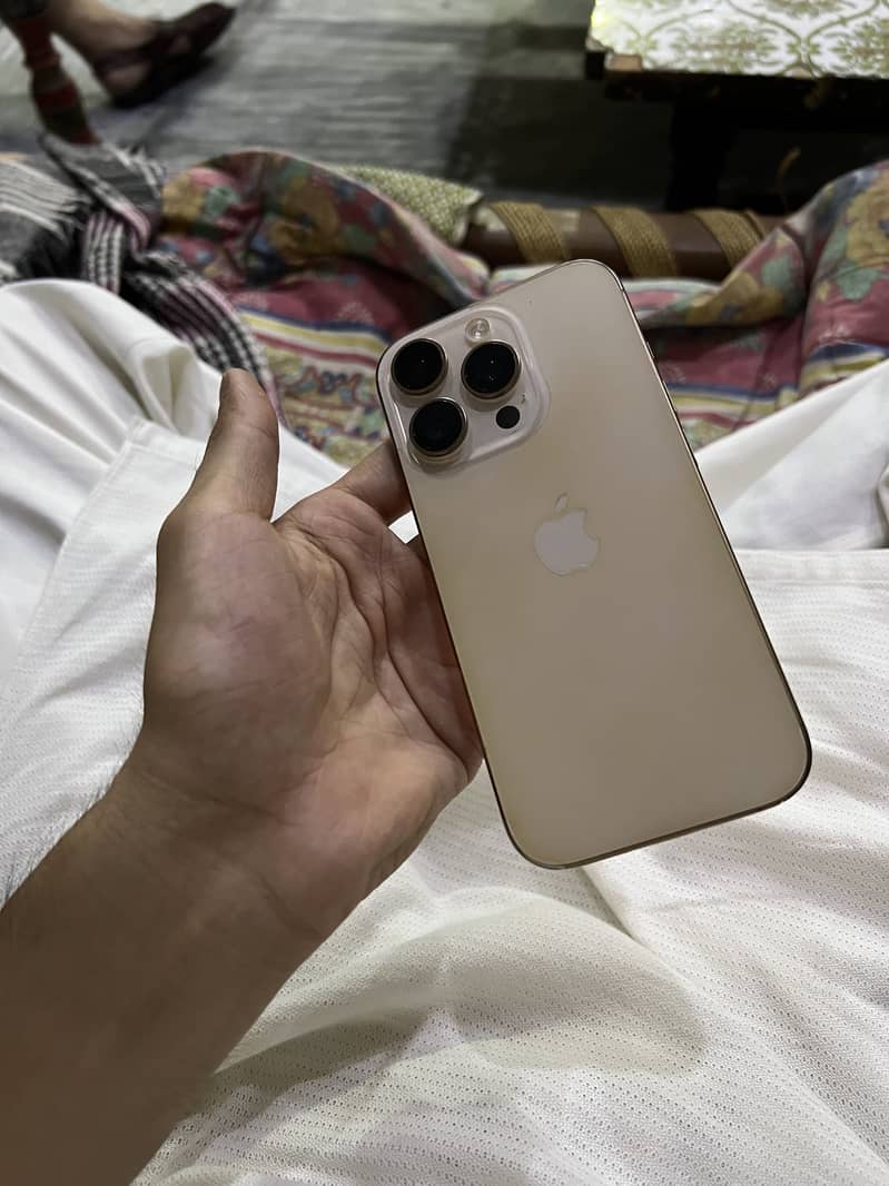 Apple iPhone 16 Pro 4